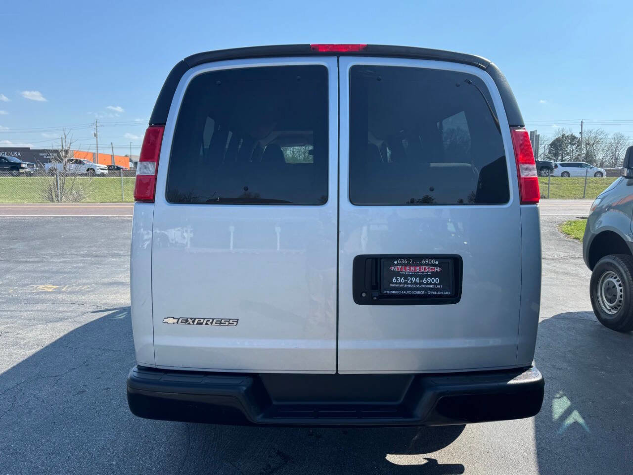 Used 2019 Chevrolet Express 2500 LS w/ Driver Convenience Package image 8