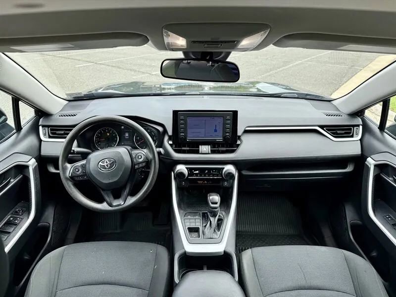 Used 2022 Toyota RAV4 LE image 11