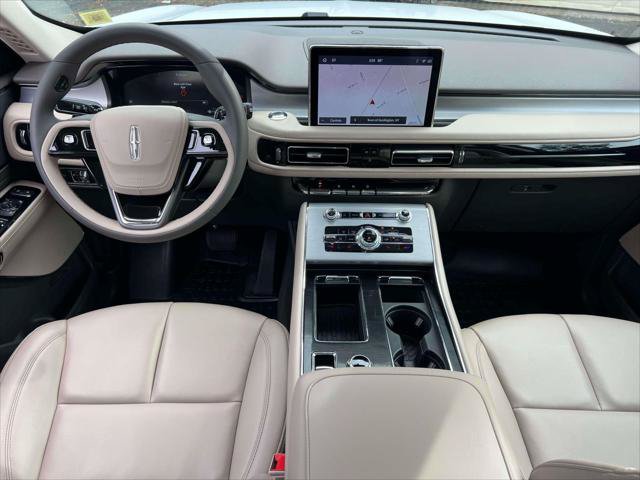 Used 2023 Lincoln Aviator AWD w/ Premium Package image 16
