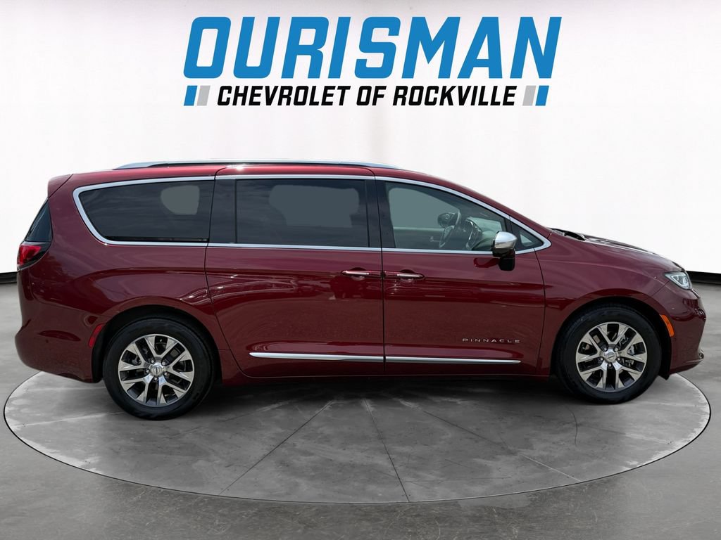 Used 2023 Chrysler Pacifica Pinnacle FWD image 7
