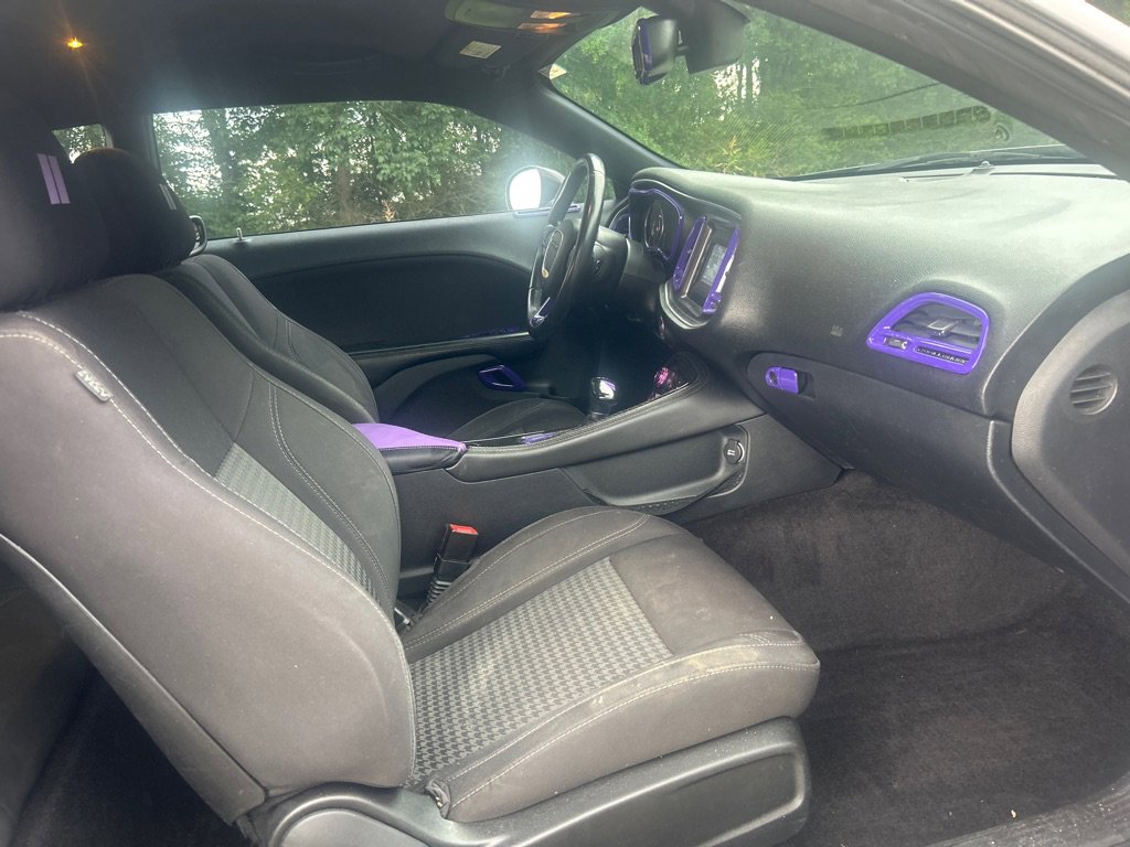 Used 2015 Dodge Challenger SXT RWD image 18