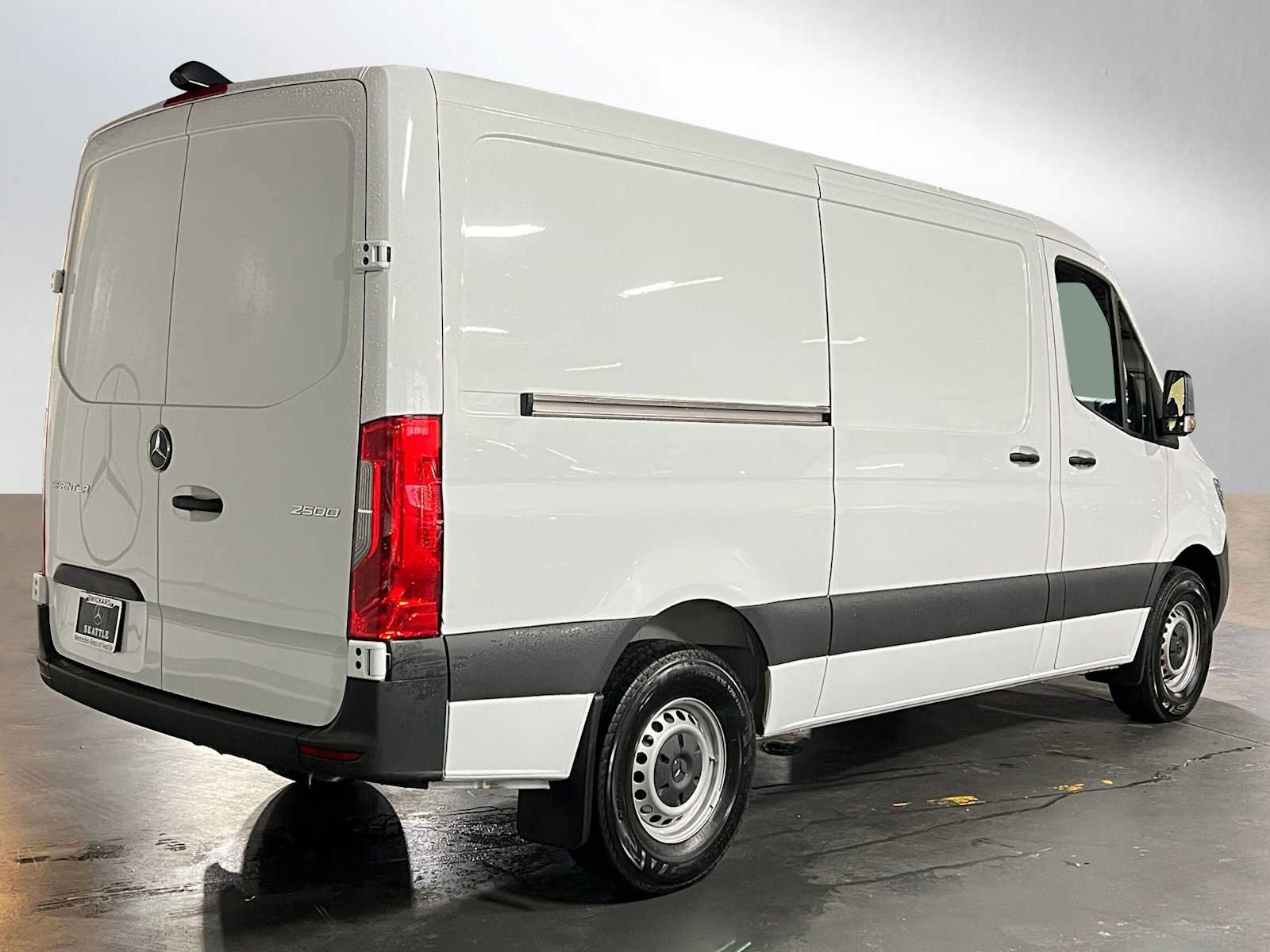 Used 2025 Mercedes-Benz Sprinter 2500 image 3