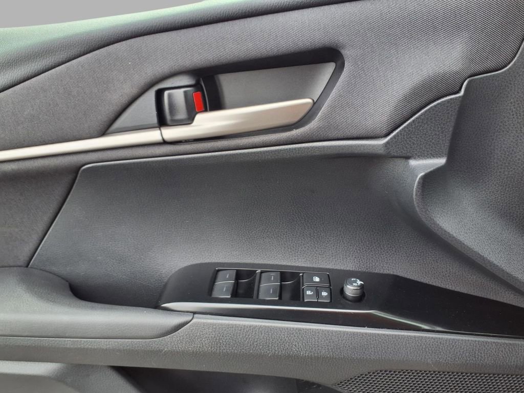 Used 2025 Toyota Camry LE image 17