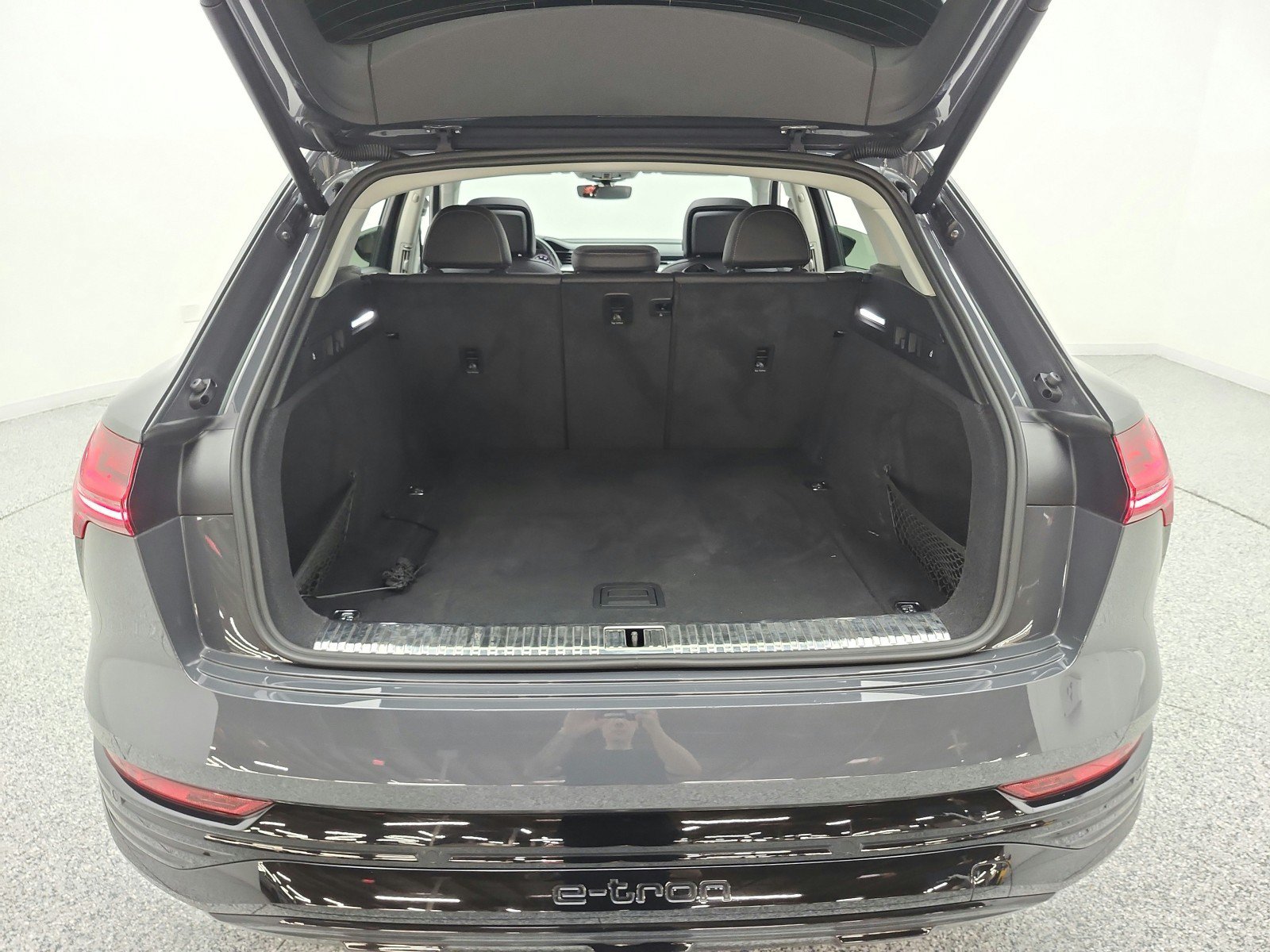 Used 2024 Audi Q8 e-tron Premium AWD/4WD image 18