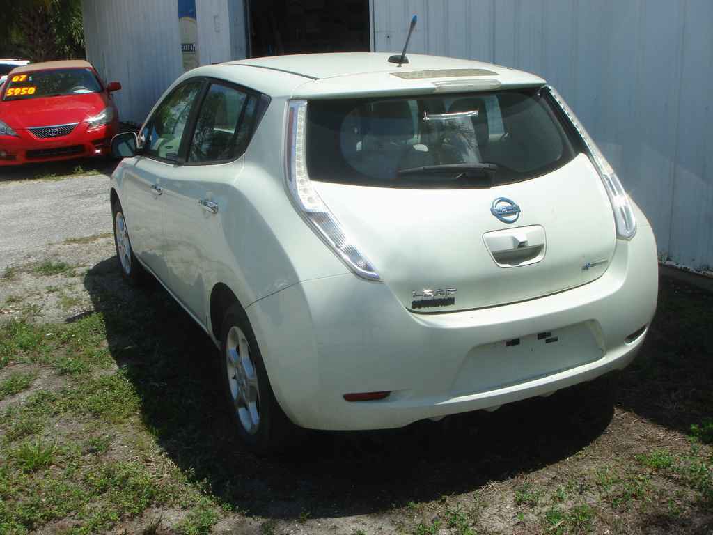 Used 2011 Nissan Leaf SL image 3
