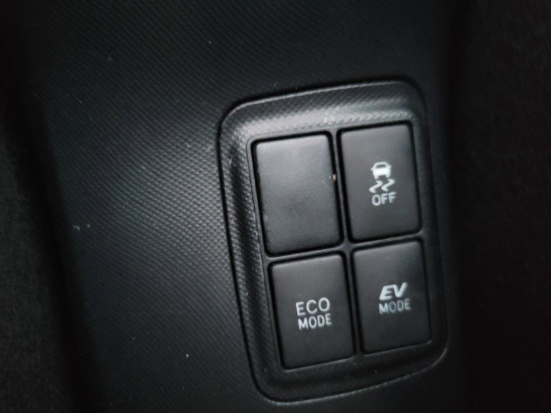 Used 2018 Toyota Prius C Two image 26