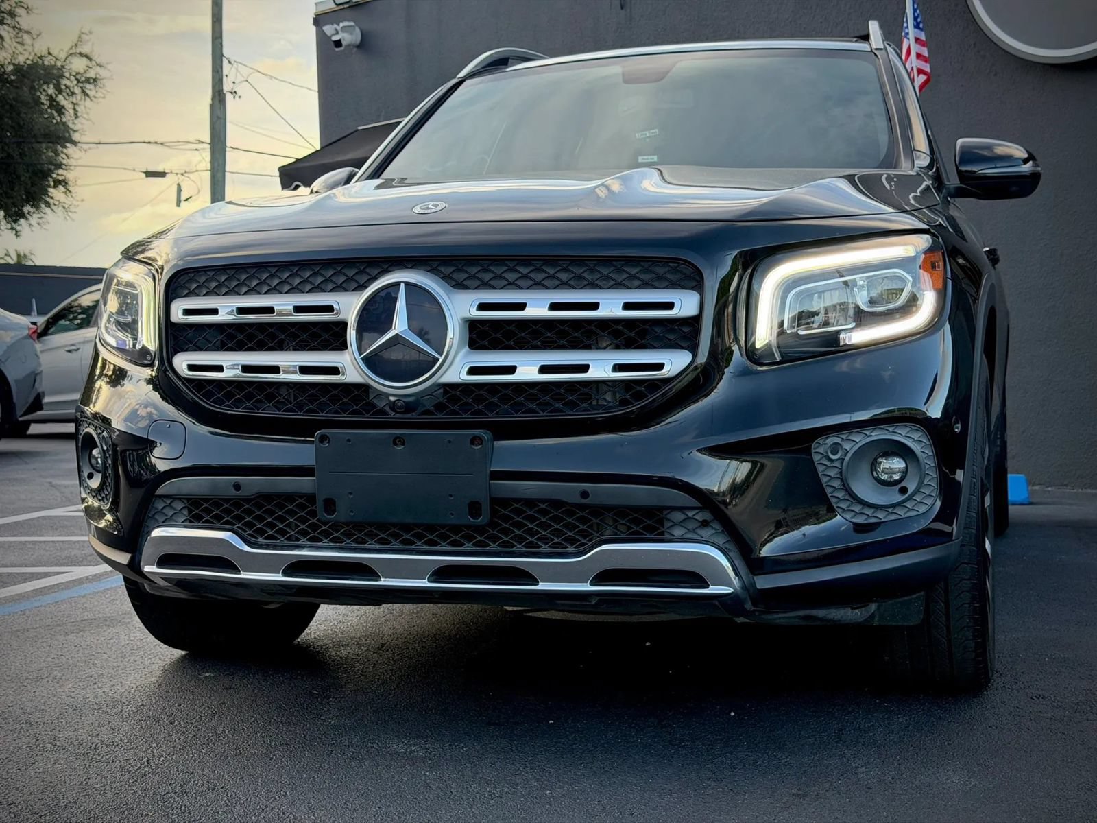 Used 2022 Mercedes-Benz GLB 250 w/ Premium Package image 3