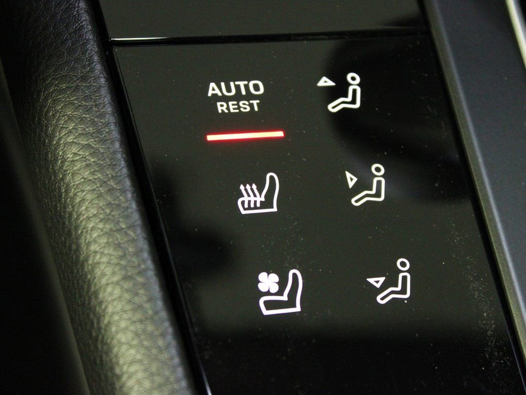 Certified 2025 Porsche Macan image 29