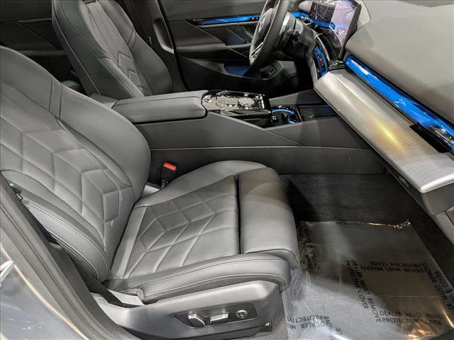 Used 2026 BMW 550e xDrive w/ Executive Package image 22