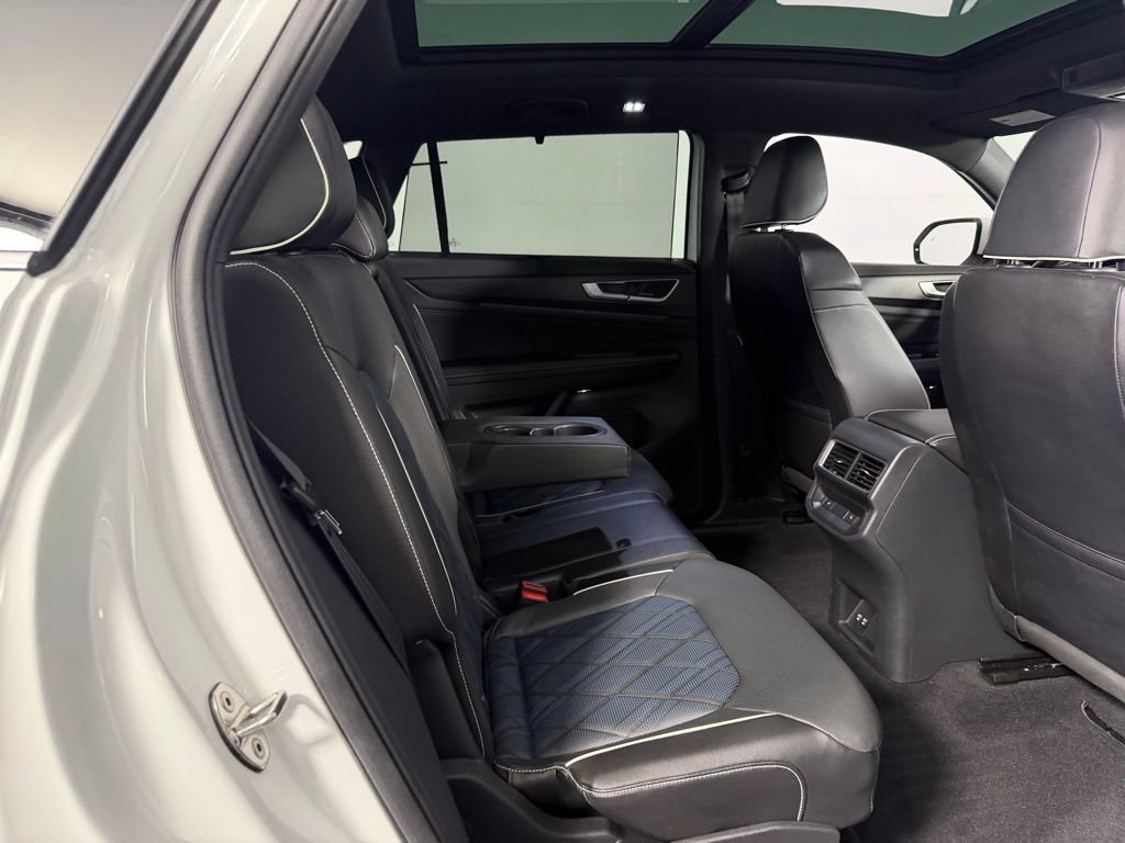 Used 2024 Volkswagen Atlas Cross Sport SEL Premium R-Line AWD/4WD image 29