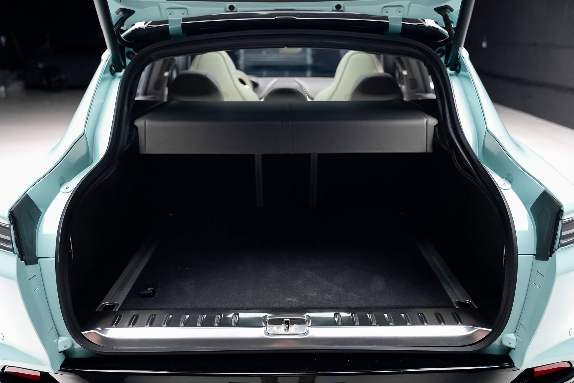 Used 2023 Aston Martin DBX AWD/4WD image 62