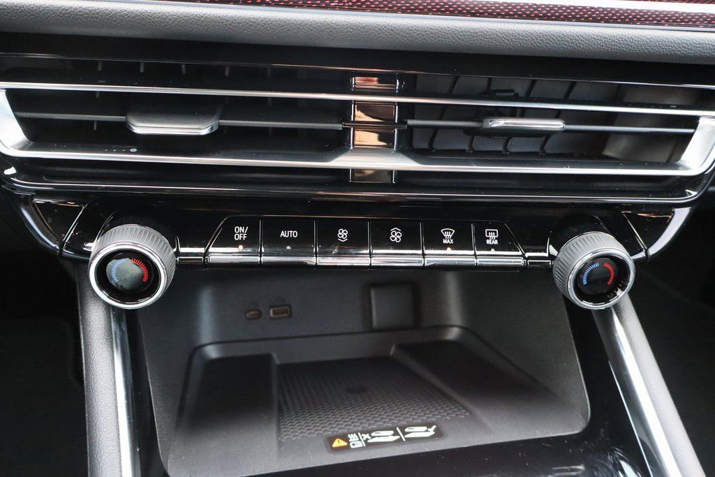 New 2026 Chevrolet Traverse Z71 w/ Enhanced Driving Package image 12