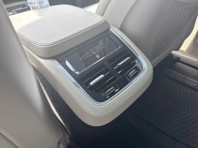 Used 2019 Volvo XC90 T6 Momentum AWD/4WD image 11