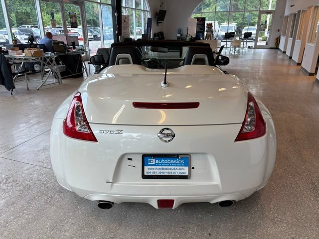 Used 2014 Nissan 370Z Touring RWD image 4