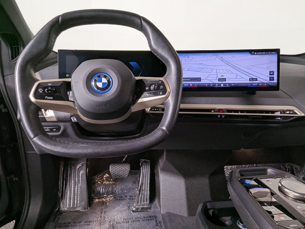 Used 2025 BMW iX xDrive50 w/ Premium Package AWD/4WD image 21