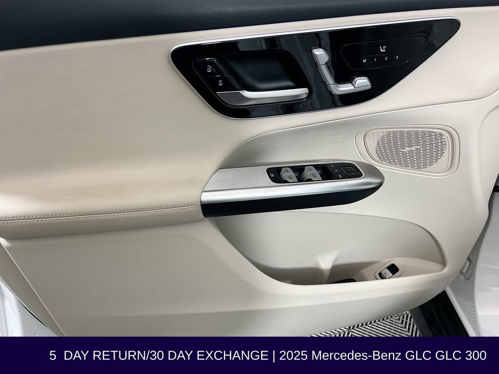 Used 2025 Mercedes-Benz GLC 300 4MATIC image 22