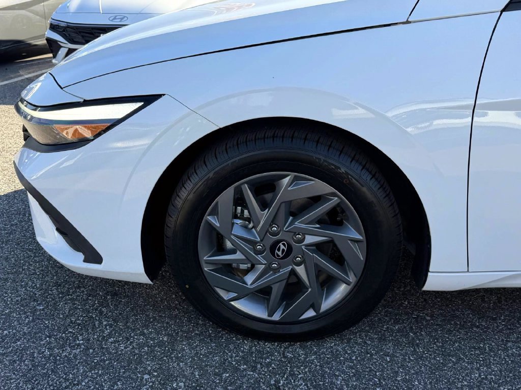 Certified 2024 Hyundai Elantra SEL FWD image 7