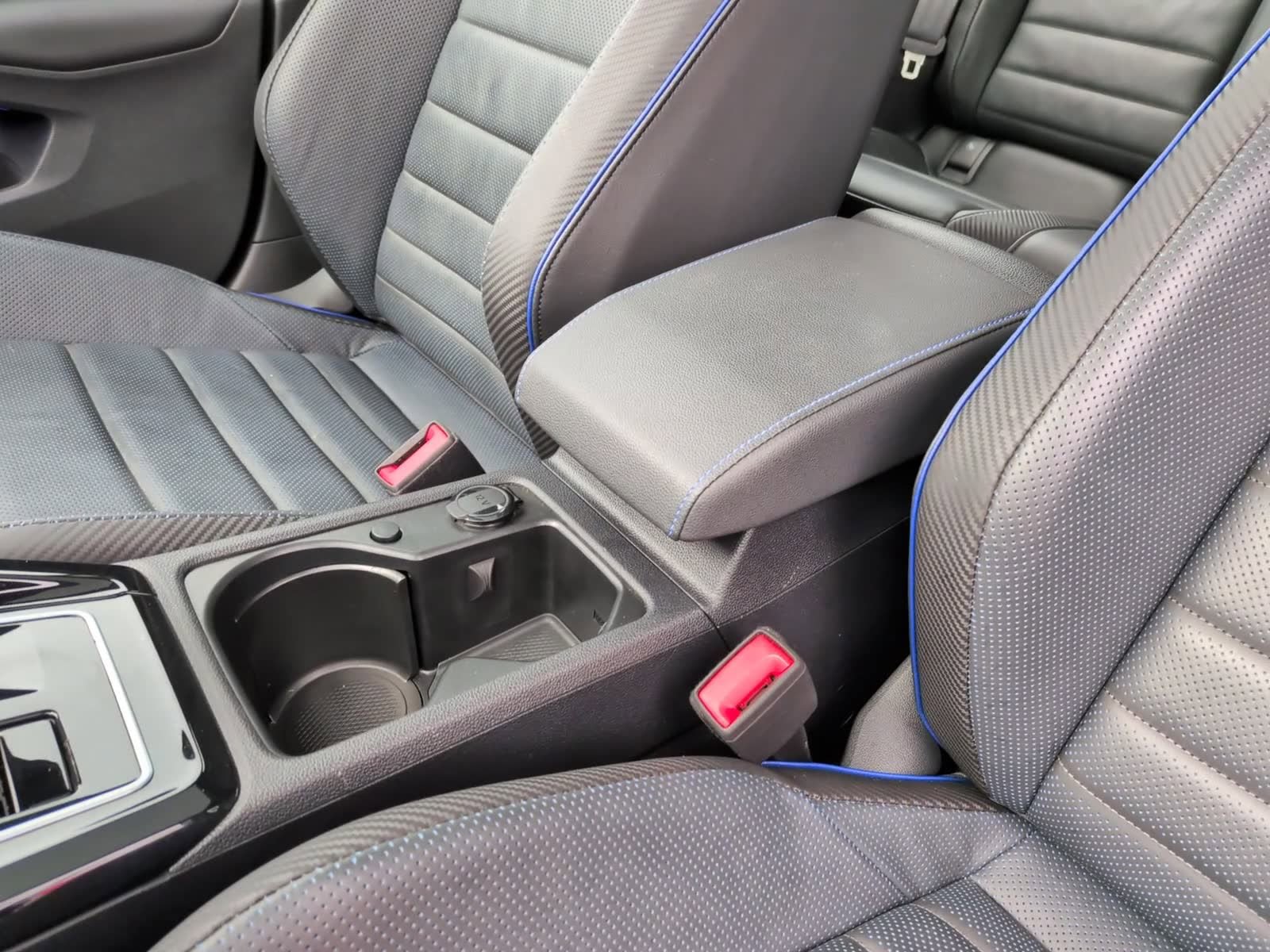 Used 2024 Volkswagen Golf R image 33