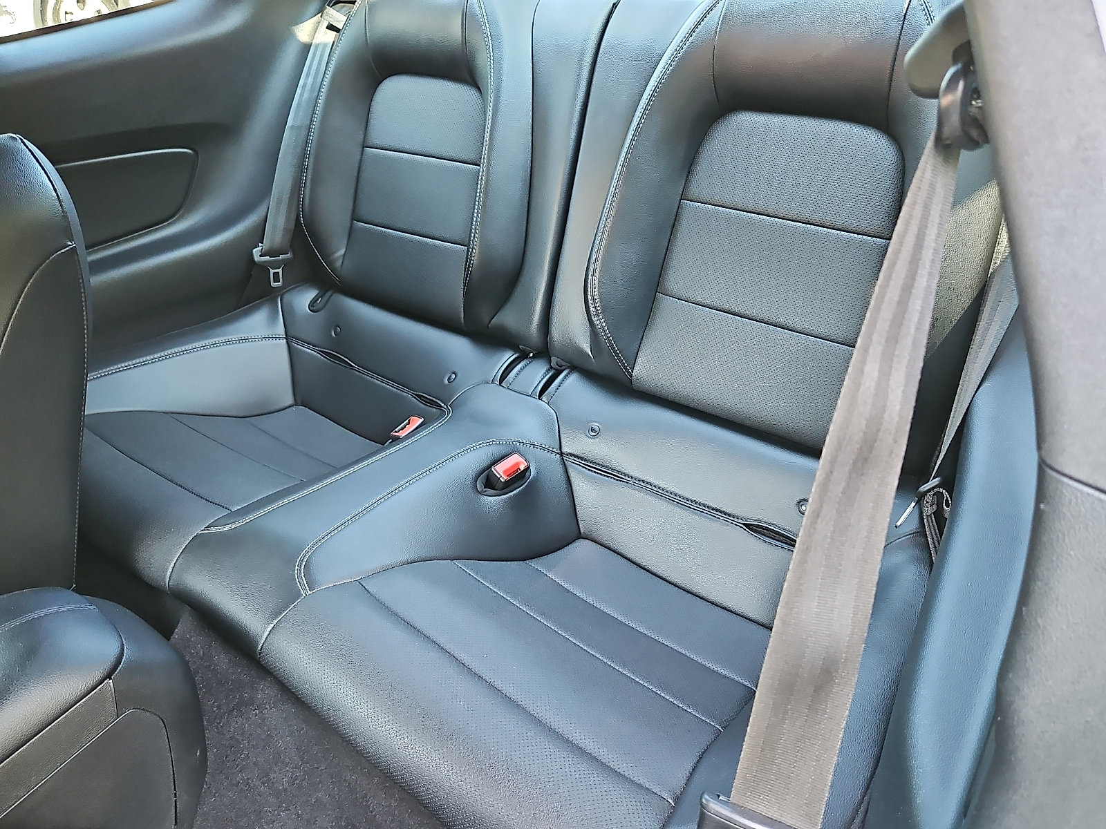 Used 2020 Ford Mustang Premium RWD image 22