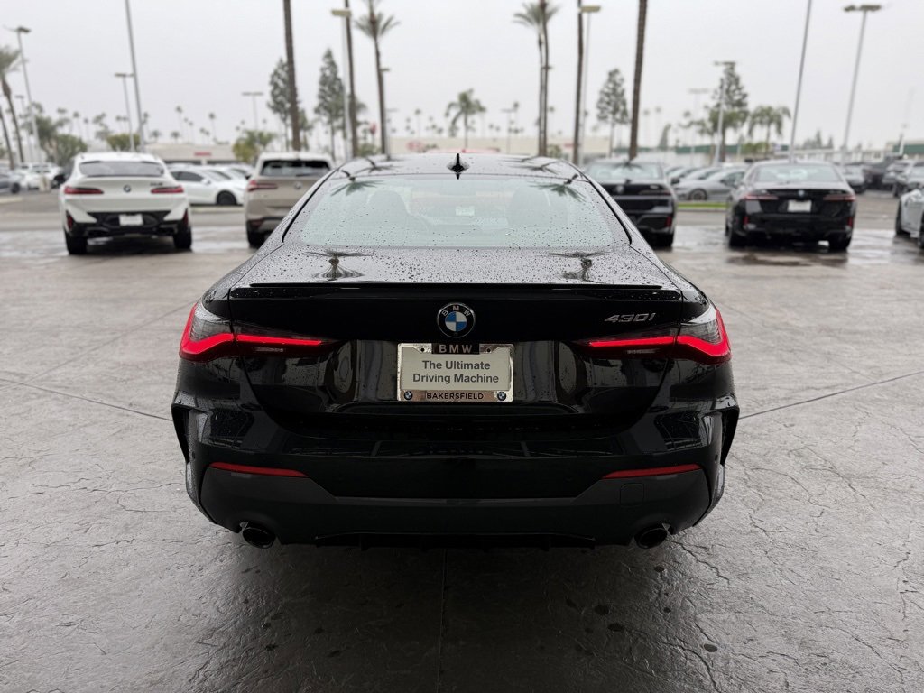 Used 2023 BMW 430i Coupe w/ M Sport Package image 4