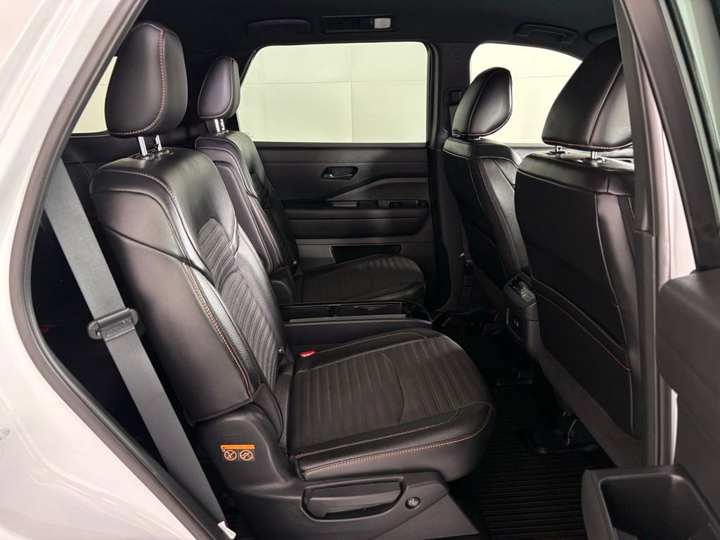 Used 2025 Nissan Pathfinder Rock Creek image 42