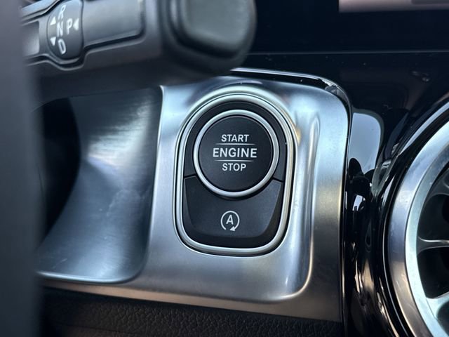 New 2025 Mercedes-Benz GLB 250 image 9