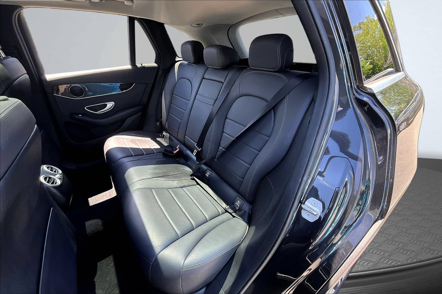 Used 2021 Mercedes-Benz GLC 300 w/ Premium Package image 25