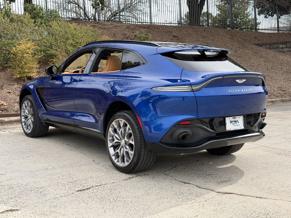 Used 2021 Aston Martin DBX image 16