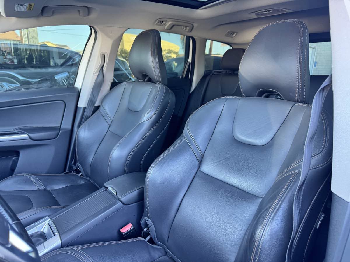 Used 2017 Volvo XC60 T6 Dynamic w/ Climate Package AWD/4WD image 36
