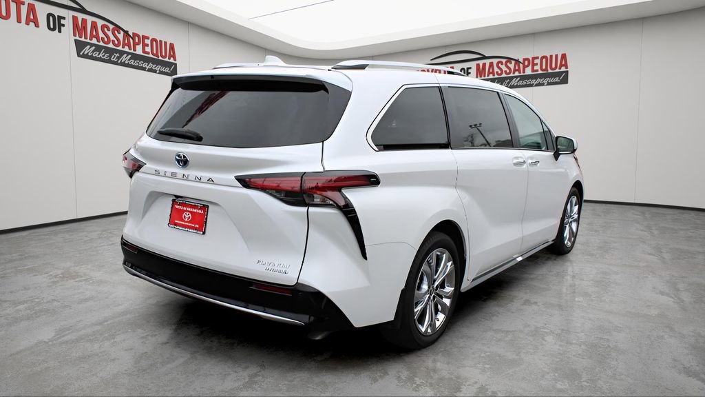 Certified 2024 Toyota Sienna Platinum image 5