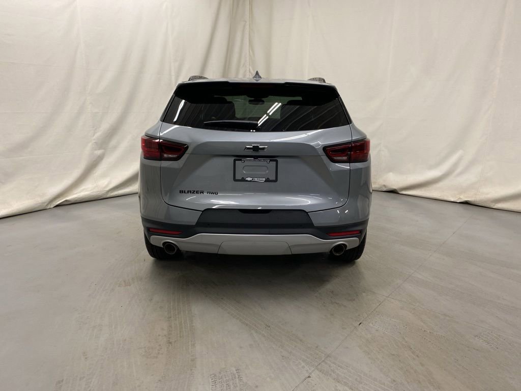 New 2026 Chevrolet Blazer LT w/ LPO, Black Sport Package image 7