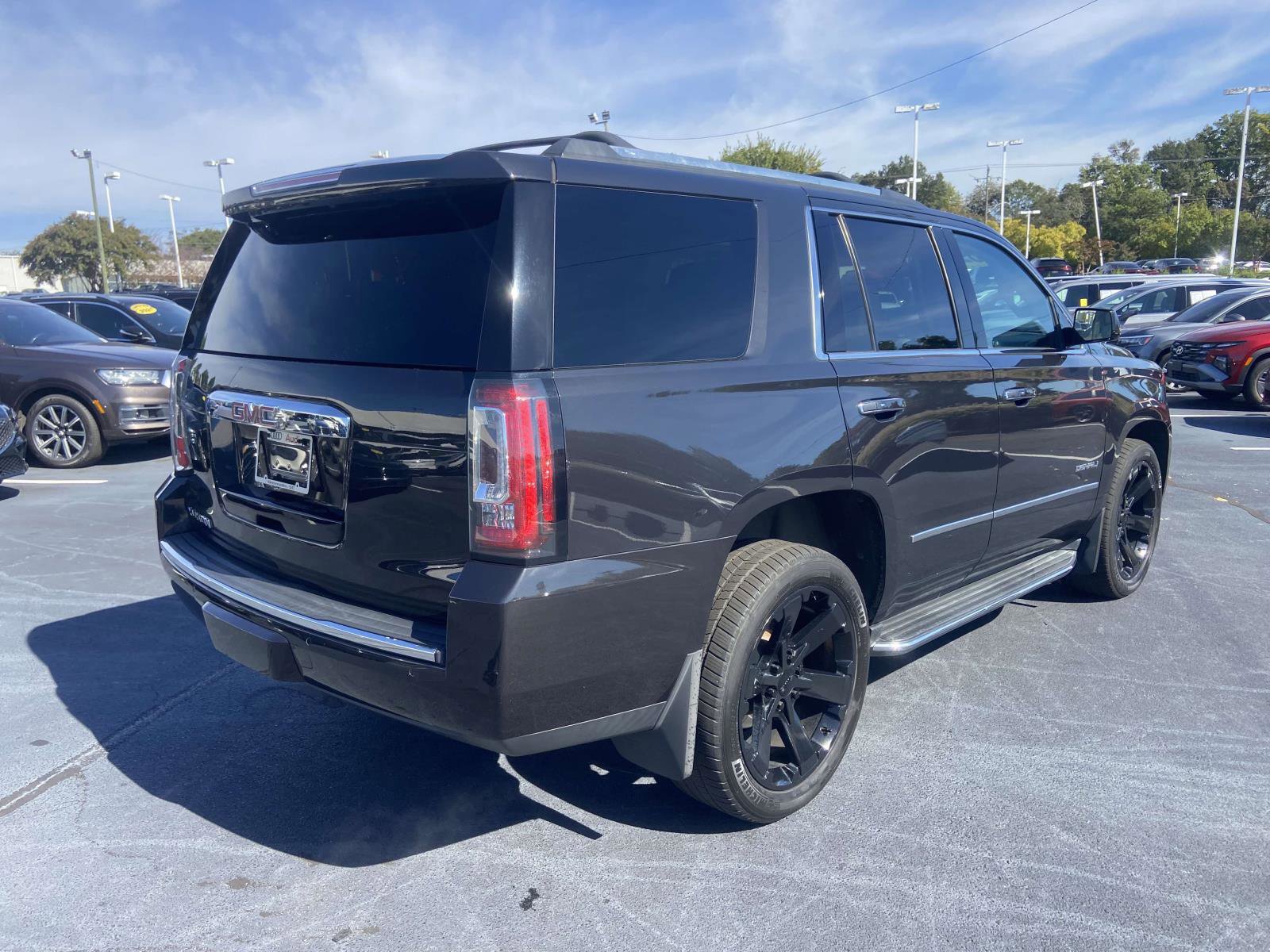 Used 2020 GMC Yukon Denali w/ Enhanced Security Package image 9