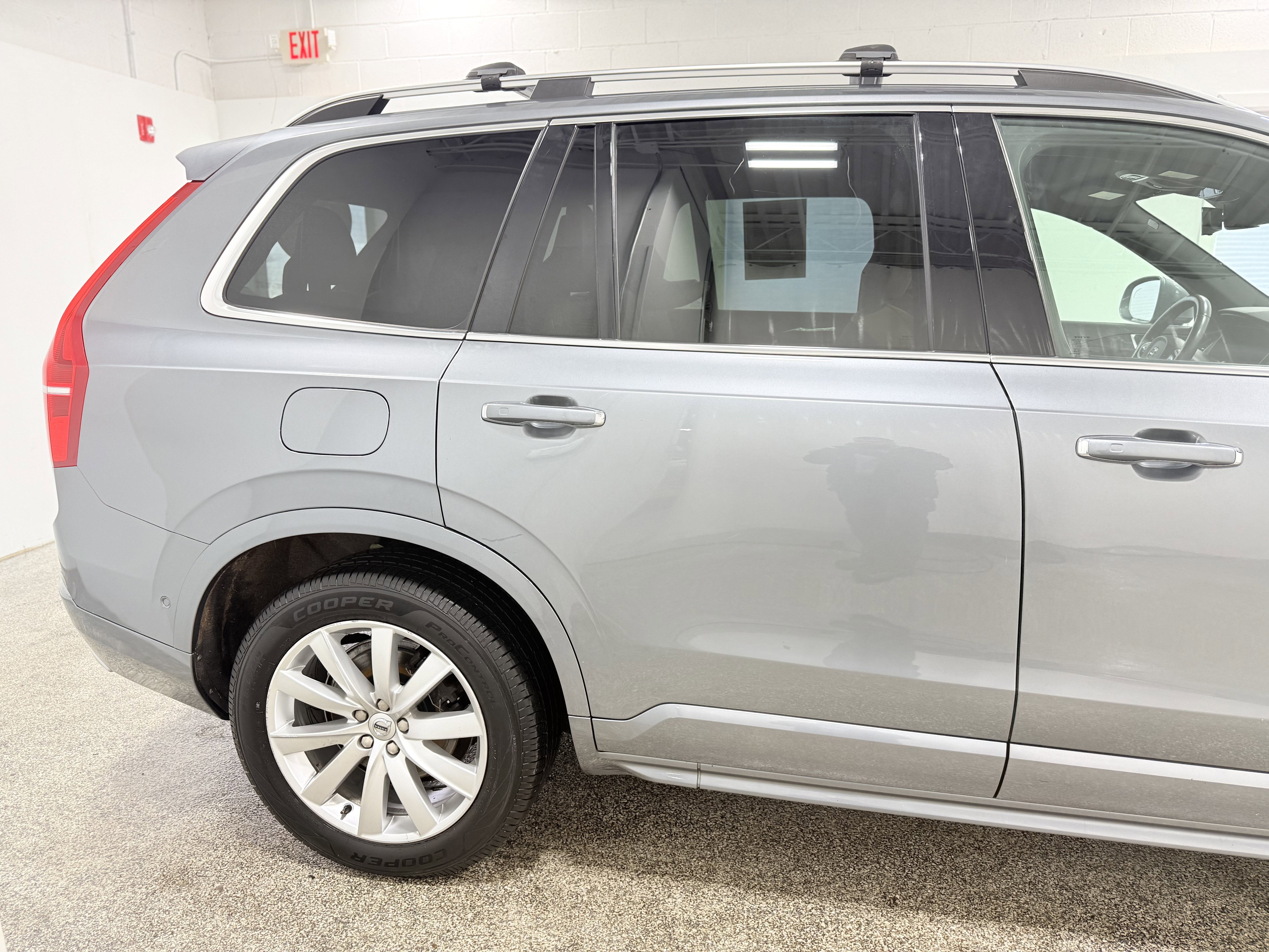 Used 2017 Volvo XC90 T6 Momentum w/ Vision Package image 9