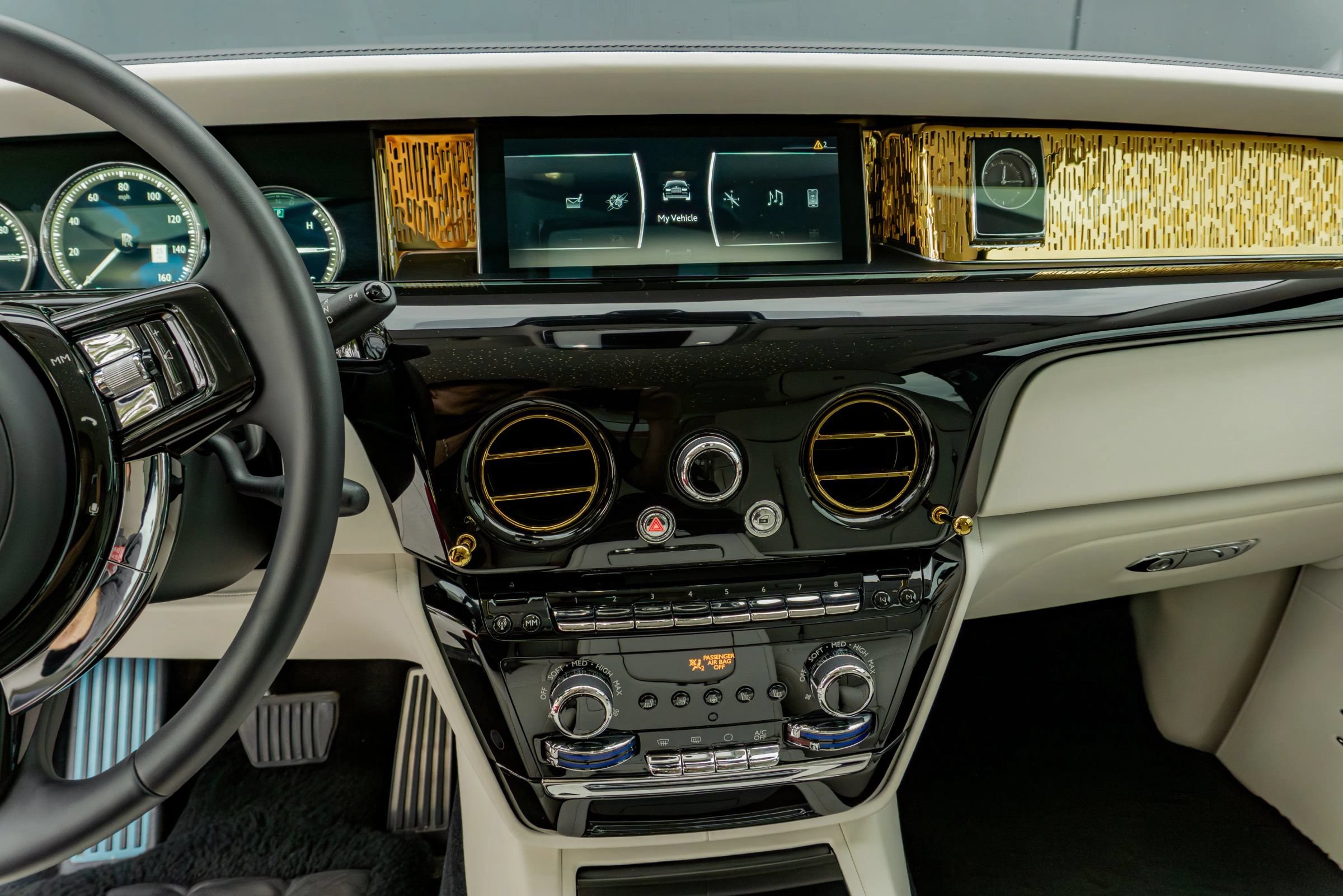 Used 2024 Rolls-Royce Phantom Sedan RWD image 86