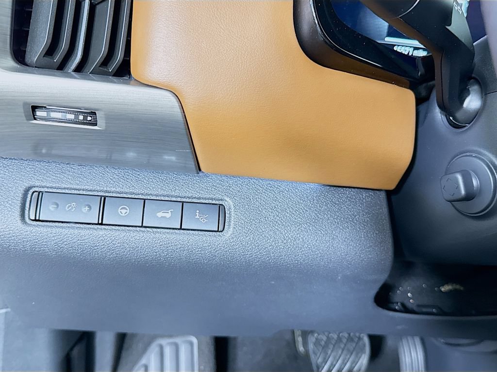 Certified 2025 Nissan Pathfinder Platinum AWD/4WD image 22