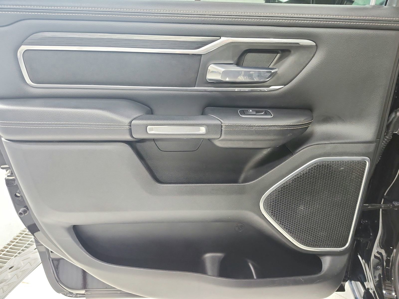 Used 2023 RAM 1500 Laramie AWD/4WD image 37