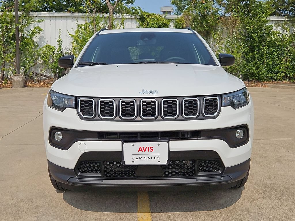 Used 2025 Jeep Compass Latitude w/ Sun & Sound Group AWD/4WD image 2