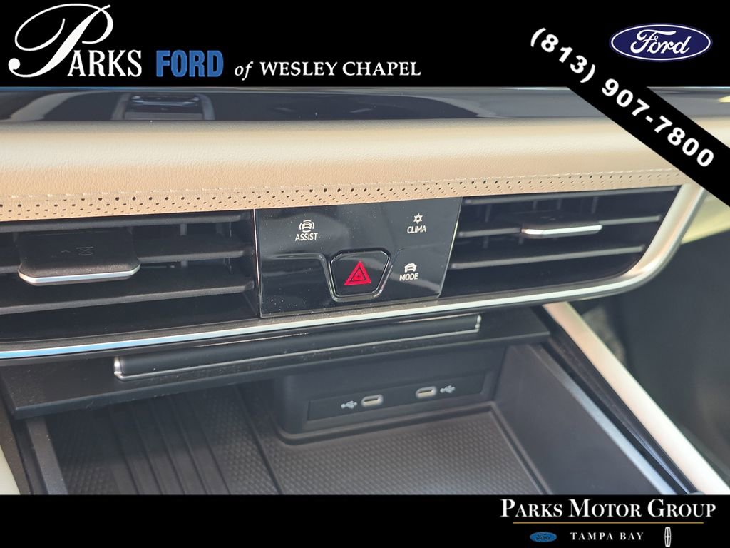 Used 2025 Volkswagen Atlas SE FWD image 23