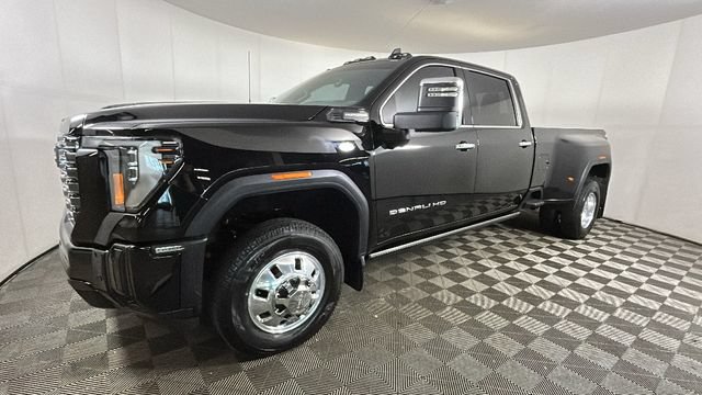 Used 2025 GMC Sierra 3500 Denali Ultimate AWD/4WD image 6