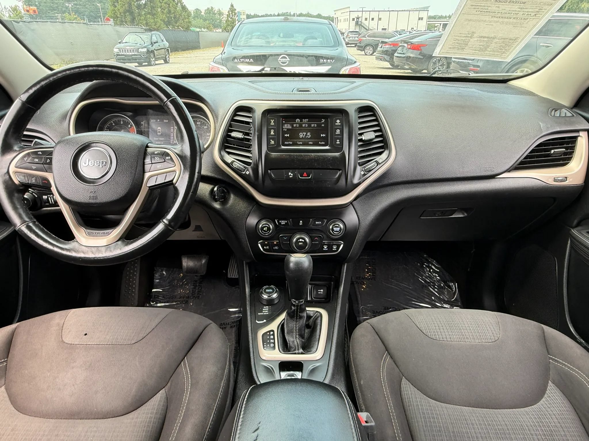 Used 2017 Jeep Cherokee Latitude w/ Safety/Convenience Group AWD/4WD image 3