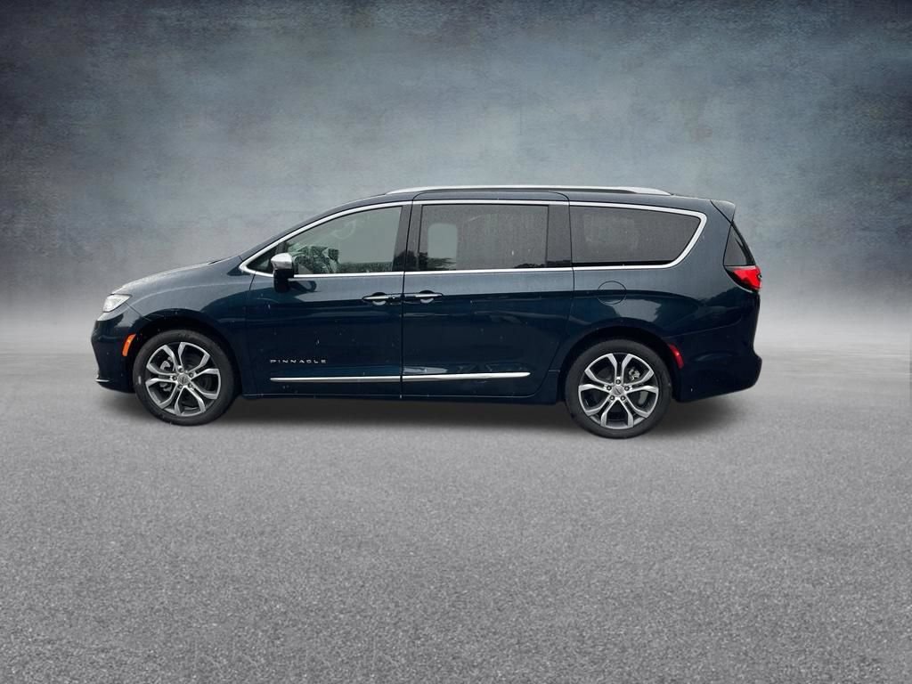 Used 2024 Chrysler Pacifica Pinnacle AWD/4WD image 5