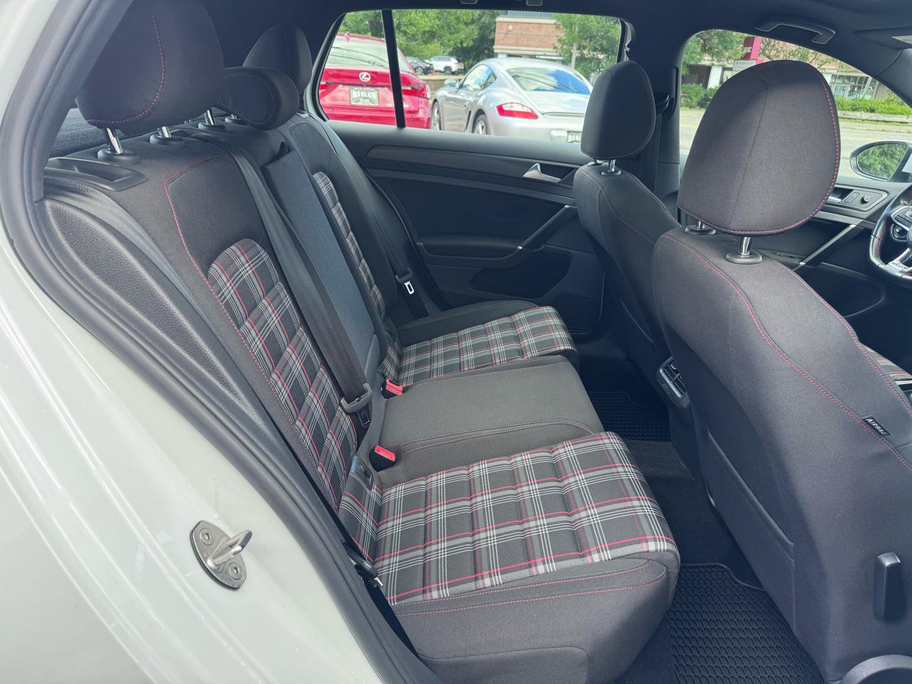 Used 2018 Volkswagen GTI SE FWD image 19