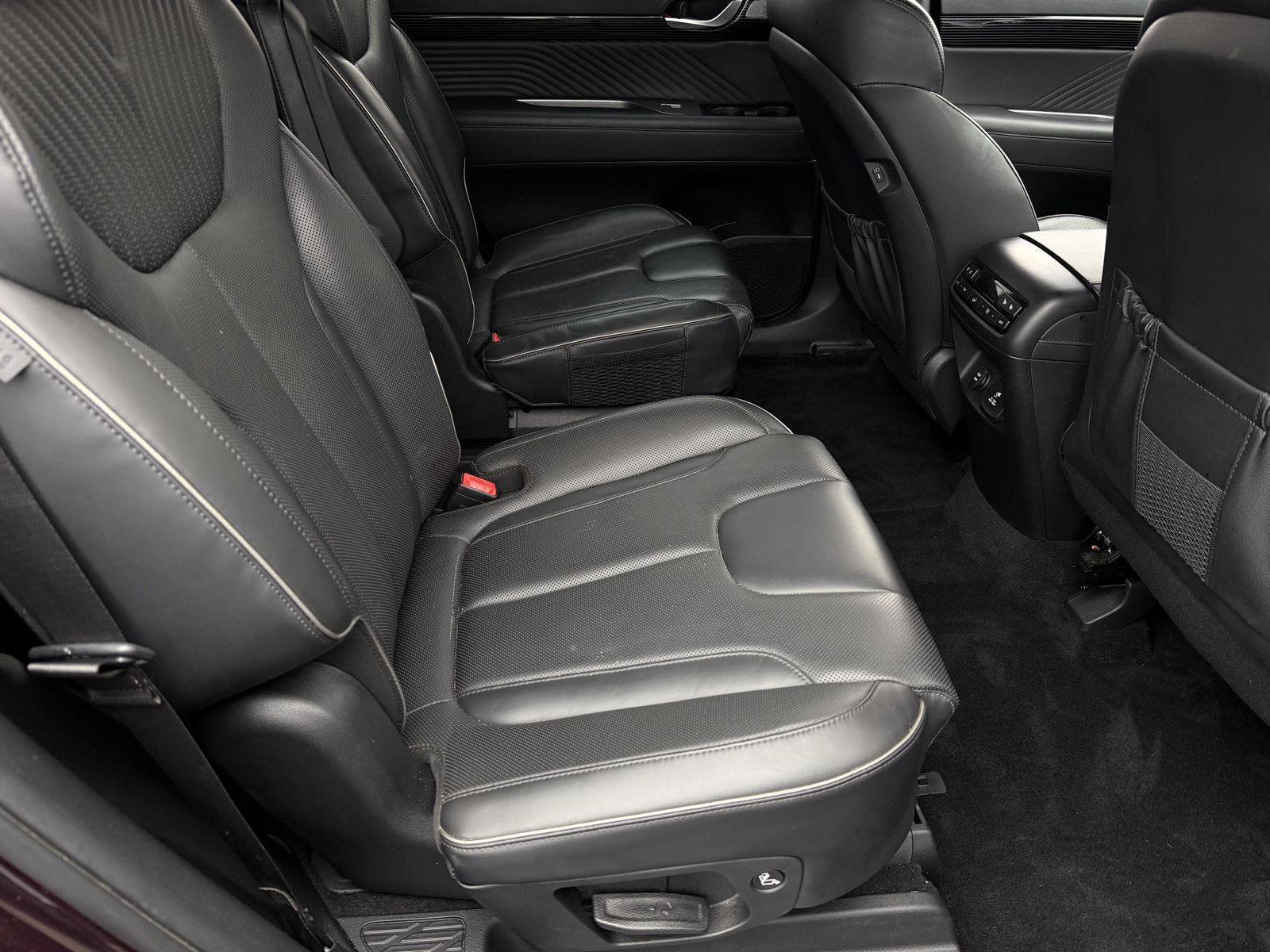 Used 2023 Hyundai Palisade Calligraphy image 28