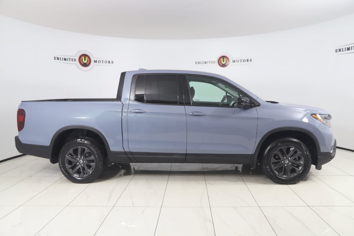 Used 2025 Honda Ridgeline Sport image 2