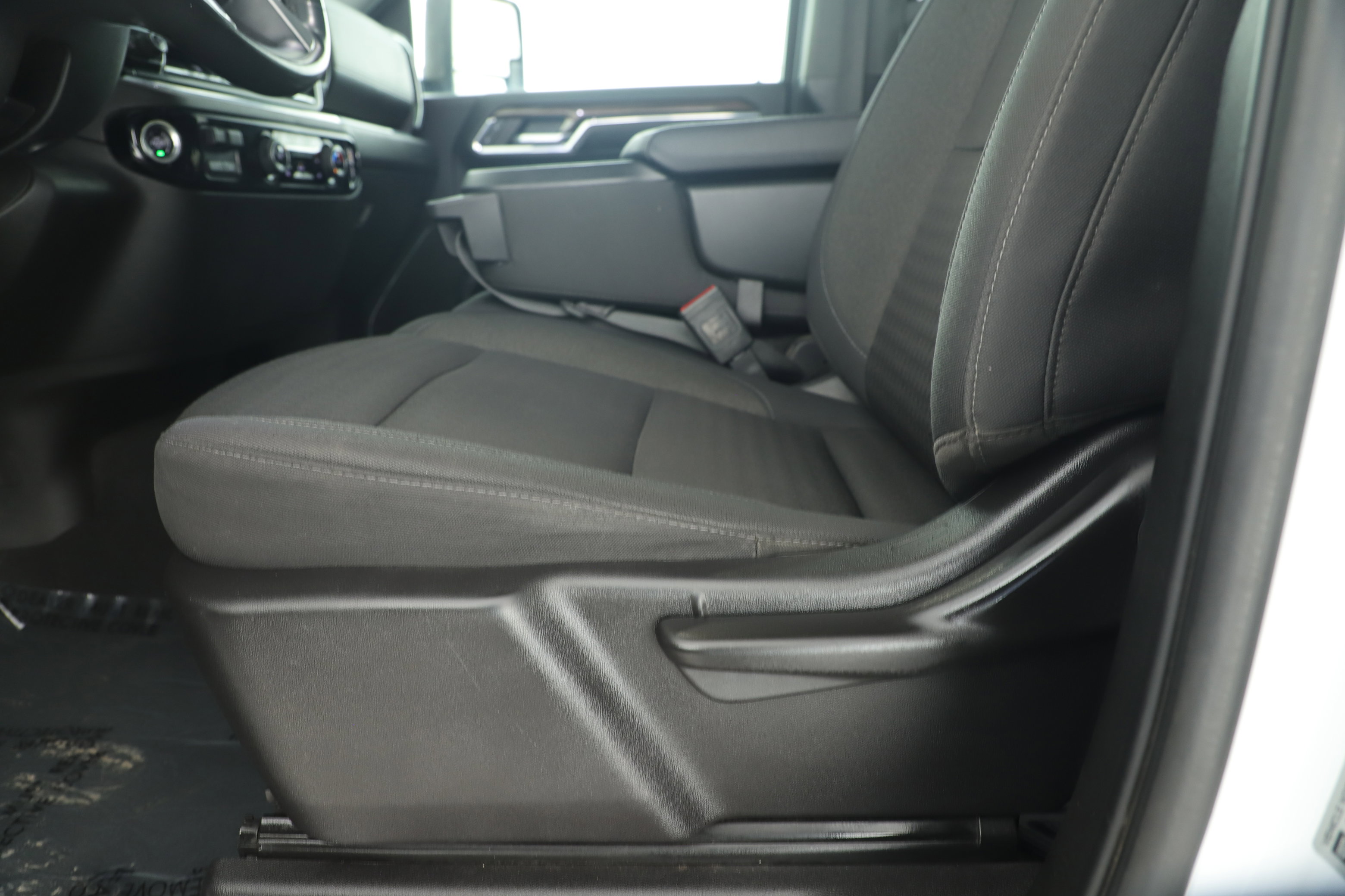 Used 2024 Chevrolet Silverado 2500 LT image 11