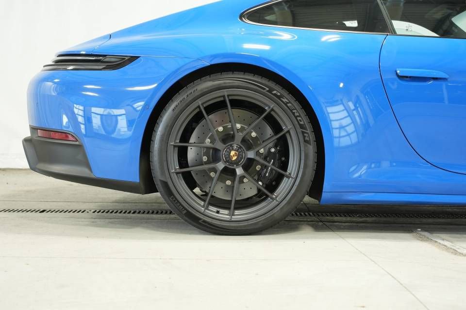 Used 2026 Porsche 911 Carrera GTS image 40