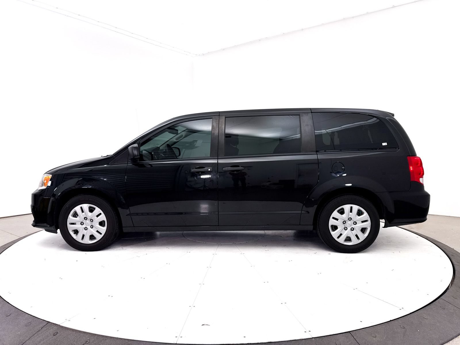 Used 2020 Dodge Grand Caravan SE w/ UConnect Hands-Free Group FWD image 30