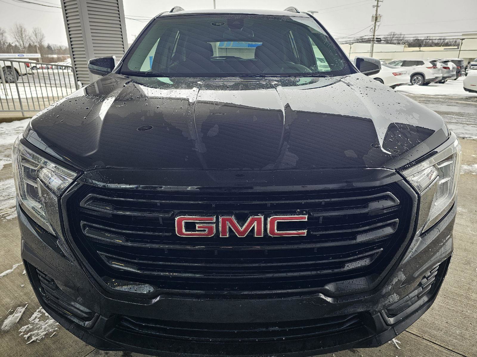 Used 2024 GMC Terrain SLE w/ Driver Convenience Package image 8