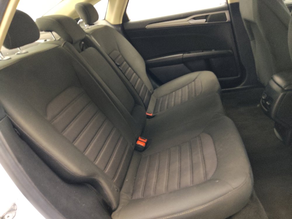 Used 2020 Ford Fusion SE image 19
