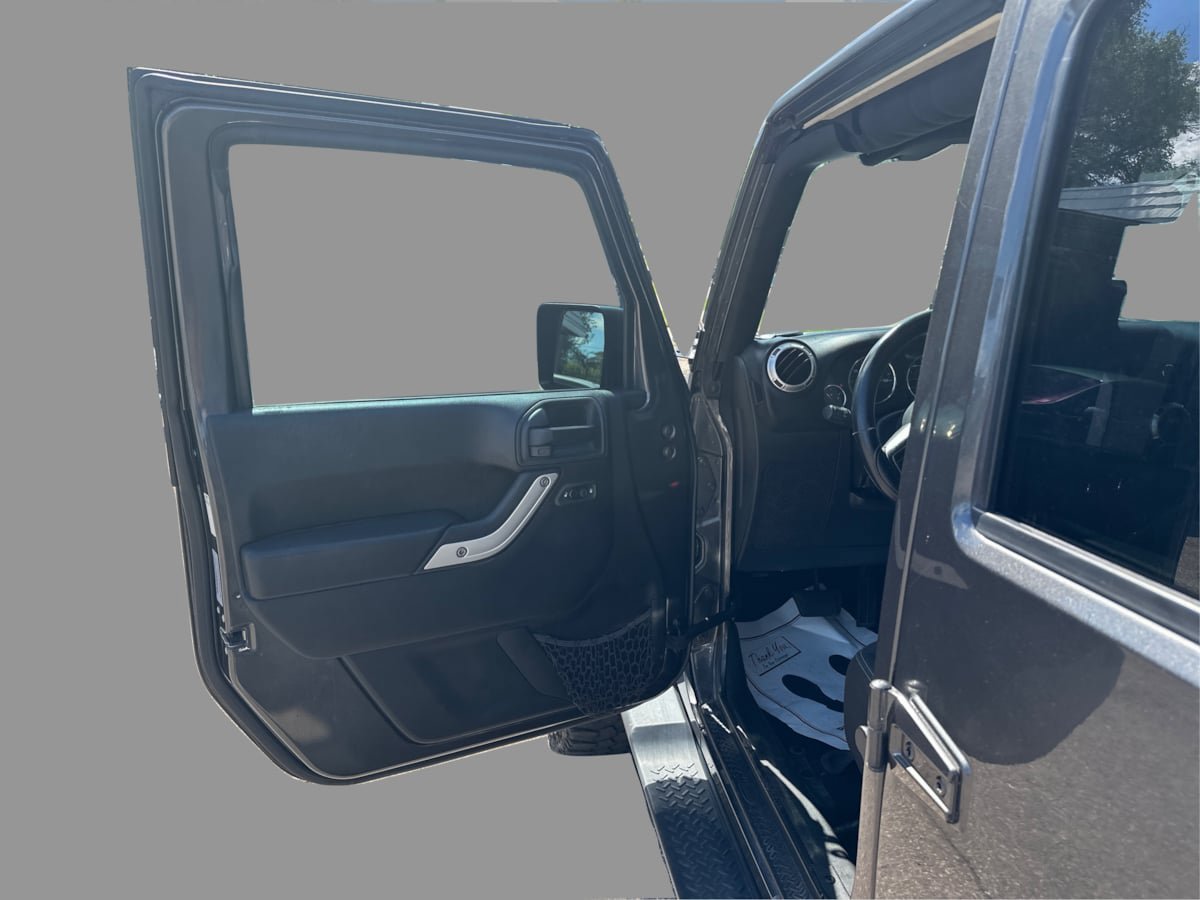 Used 2017 Jeep Wrangler Unlimited Sahara AWD/4WD image 31